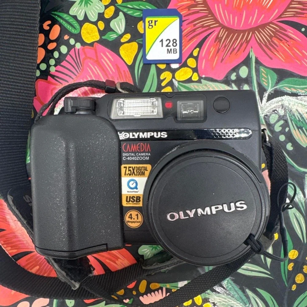 Olympus Camedia C-4040 Zoom Digital Camera – Compact Point-and-Shoot Camera